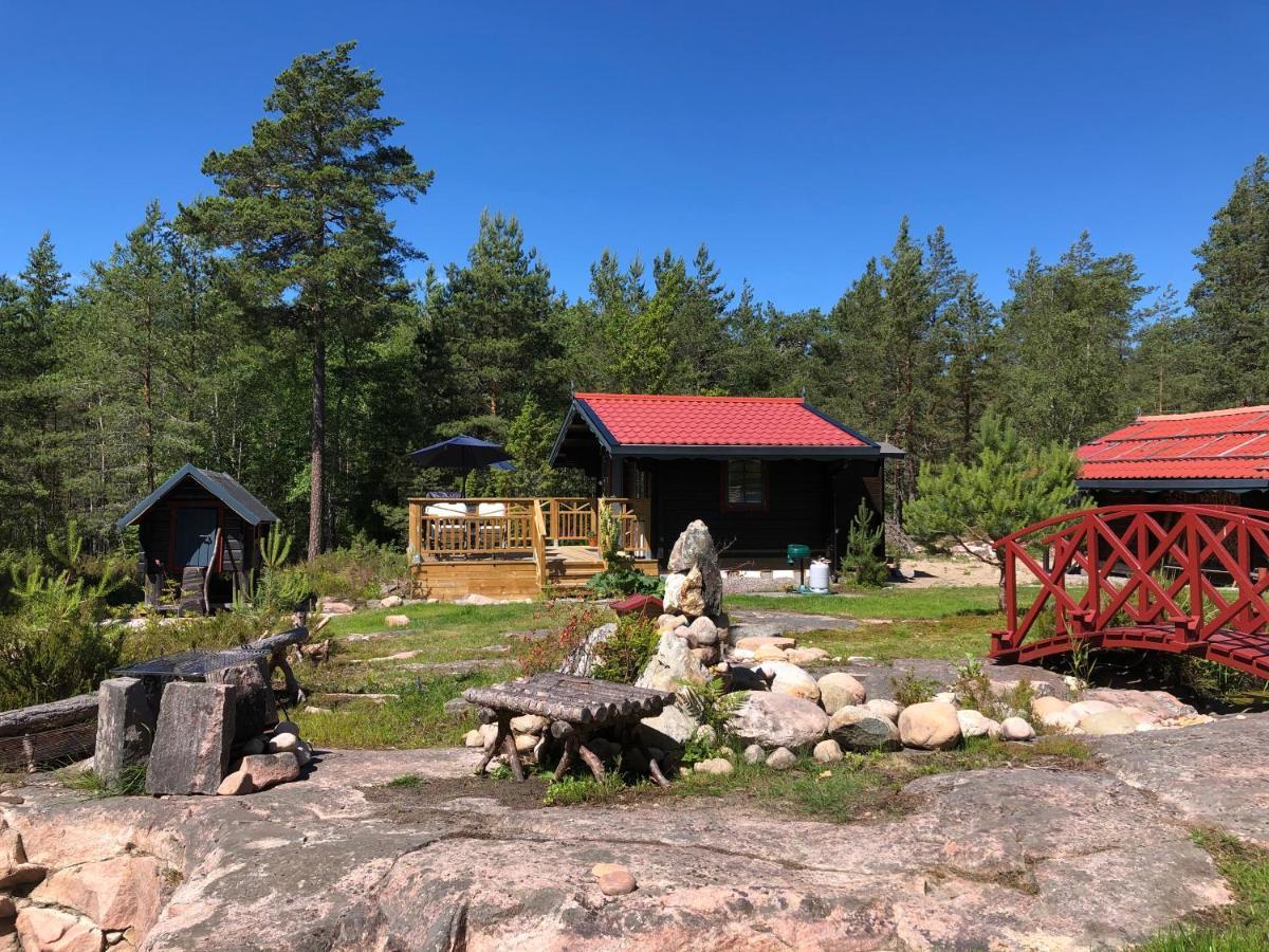 Timber Cottages With Jacuzzi And Sauna Near Lake Vaenern Karlstad Ngoại thất bức ảnh