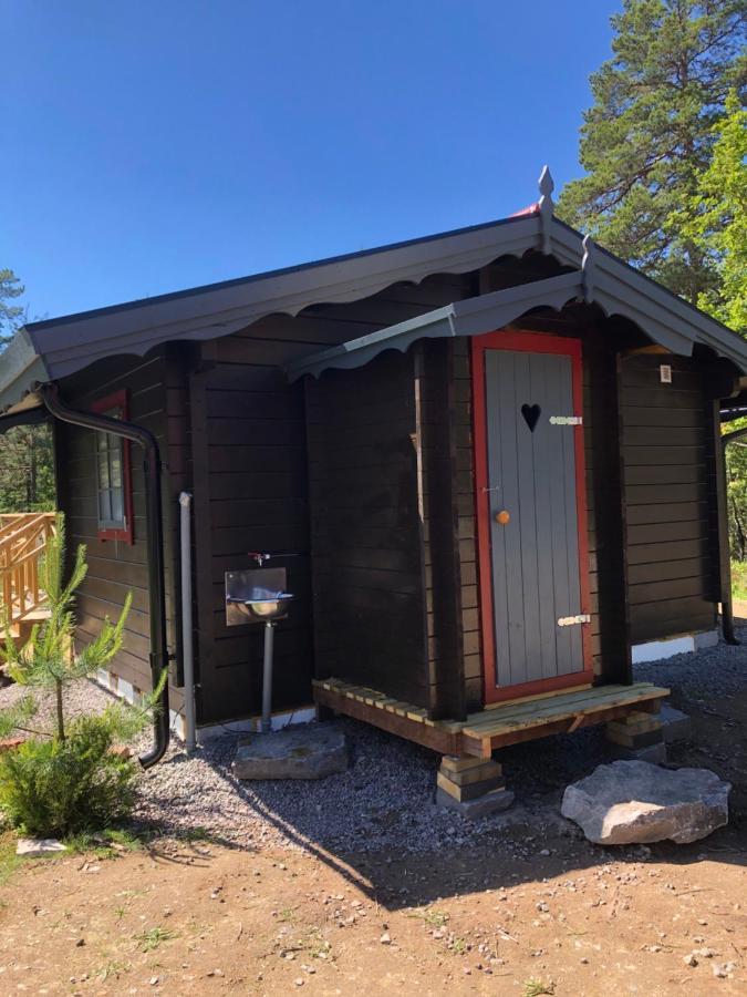 Timber Cottages With Jacuzzi And Sauna Near Lake Vaenern Karlstad Ngoại thất bức ảnh