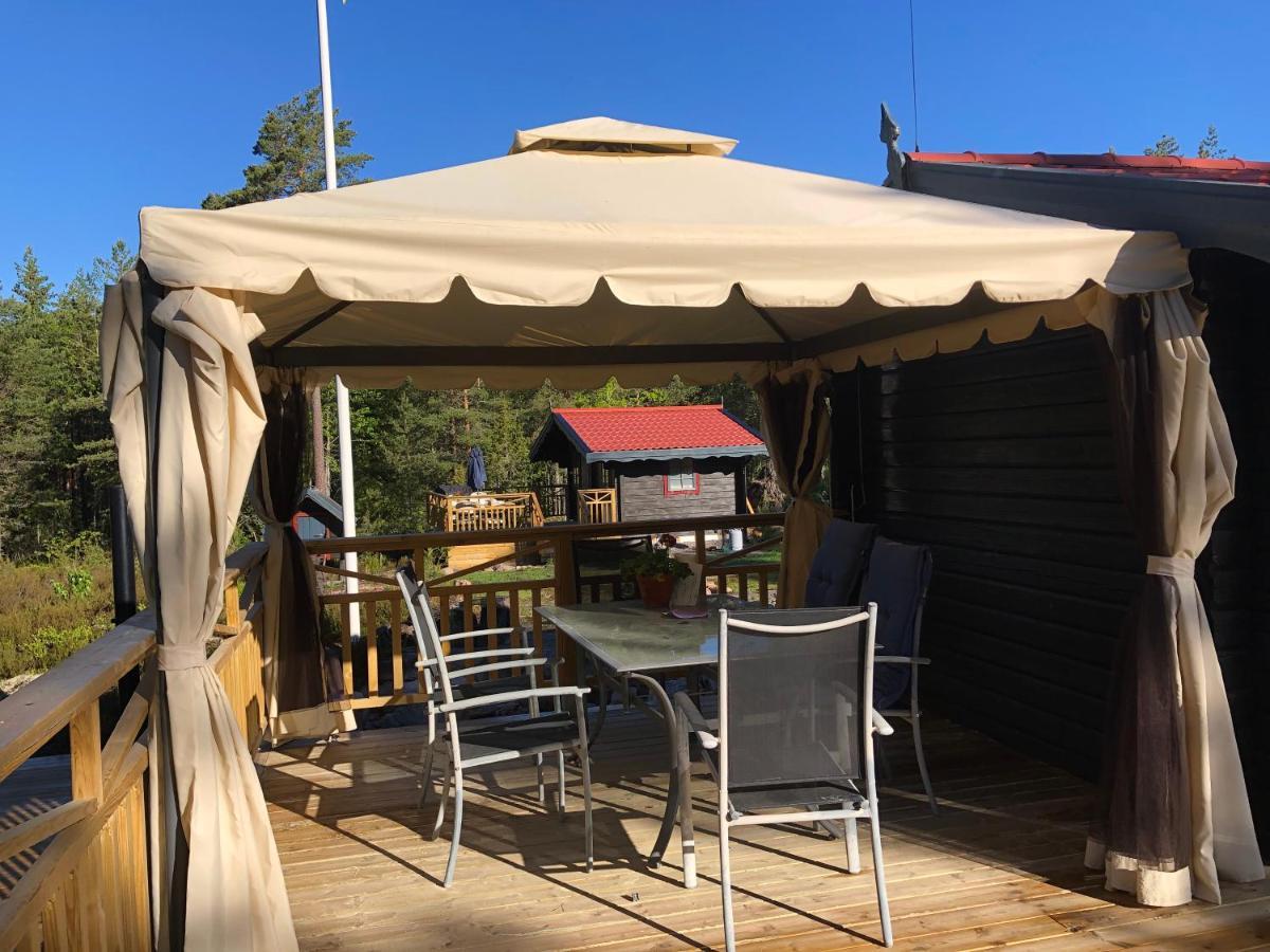 Timber Cottages With Jacuzzi And Sauna Near Lake Vaenern Karlstad Ngoại thất bức ảnh