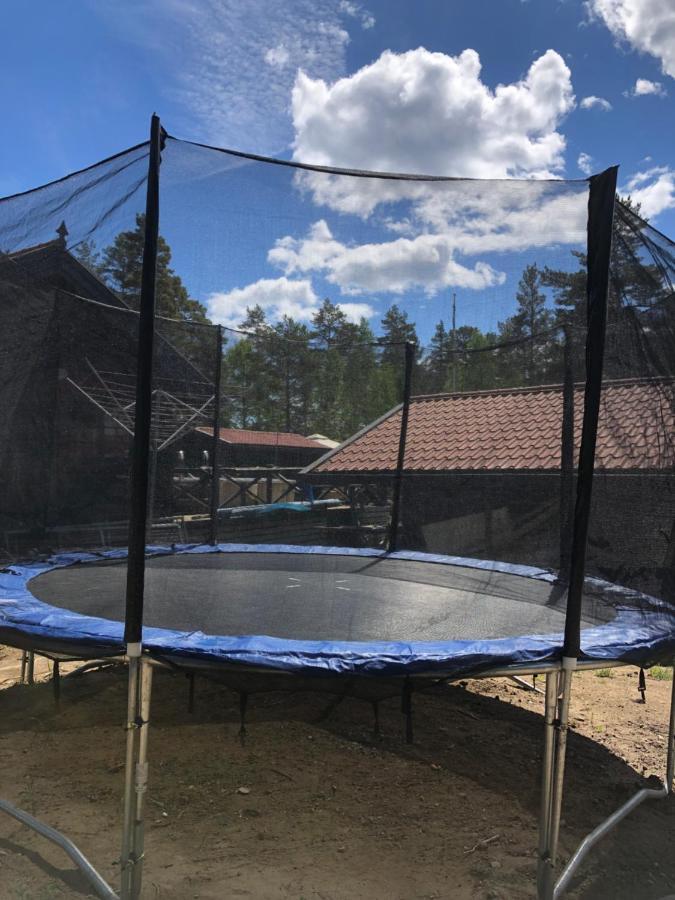 Timber Cottages With Jacuzzi And Sauna Near Lake Vaenern Karlstad Ngoại thất bức ảnh