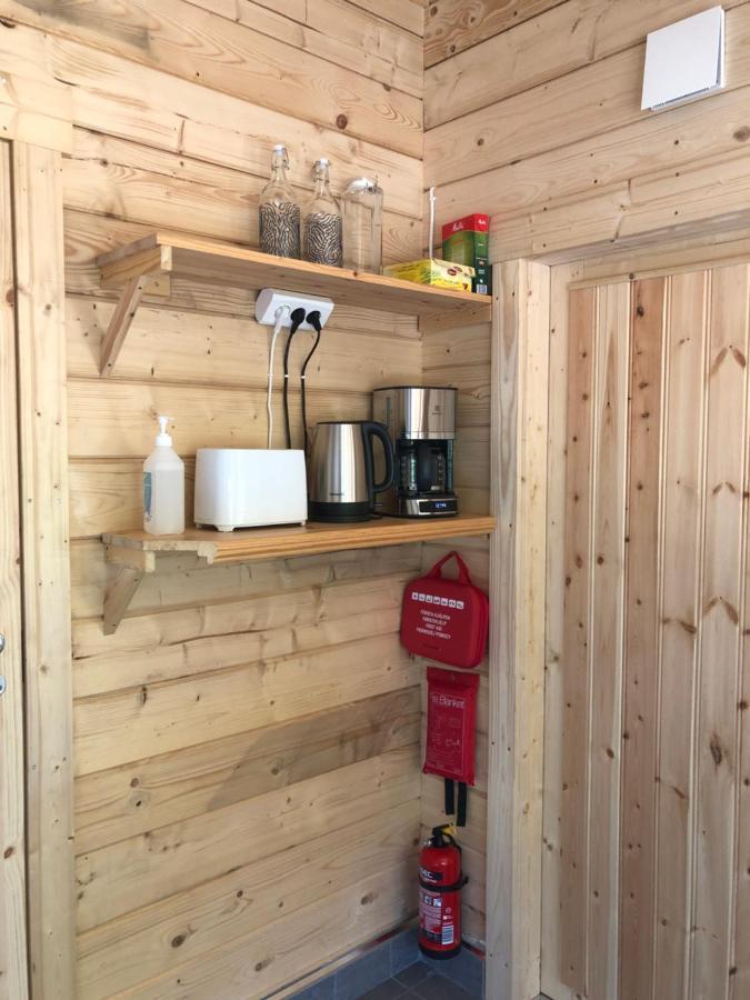 Timber Cottages With Jacuzzi And Sauna Near Lake Vaenern Karlstad Ngoại thất bức ảnh