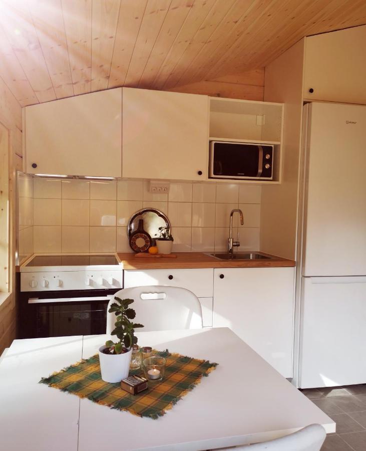 Timber Cottages With Jacuzzi And Sauna Near Lake Vaenern Karlstad Ngoại thất bức ảnh