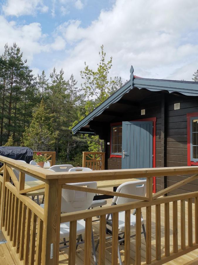 Timber Cottages With Jacuzzi And Sauna Near Lake Vaenern Karlstad Ngoại thất bức ảnh