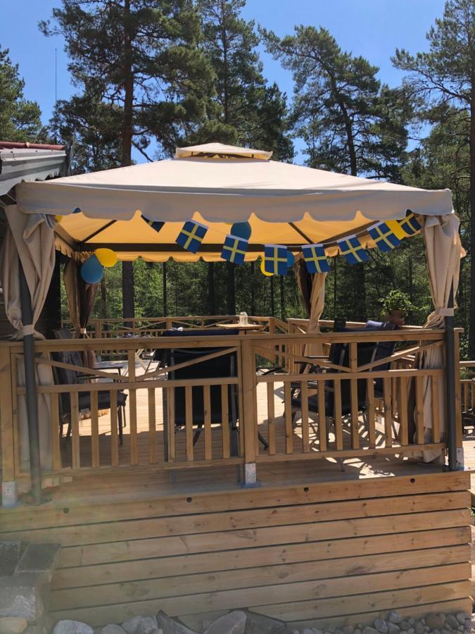 Timber Cottages With Jacuzzi And Sauna Near Lake Vaenern Karlstad Ngoại thất bức ảnh