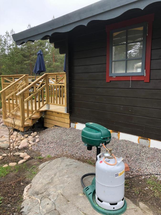 Timber Cottages With Jacuzzi And Sauna Near Lake Vaenern Karlstad Ngoại thất bức ảnh