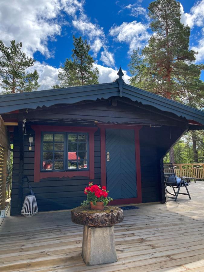 Timber Cottages With Jacuzzi And Sauna Near Lake Vaenern Karlstad Ngoại thất bức ảnh