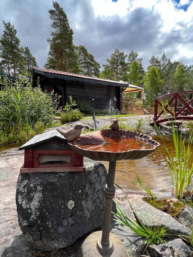 Timber Cottages With Jacuzzi And Sauna Near Lake Vaenern Karlstad Ngoại thất bức ảnh