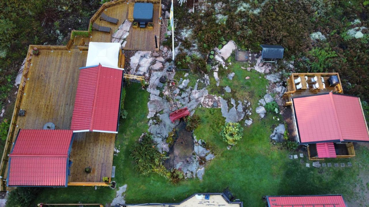 Timber Cottages With Jacuzzi And Sauna Near Lake Vaenern Karlstad Ngoại thất bức ảnh