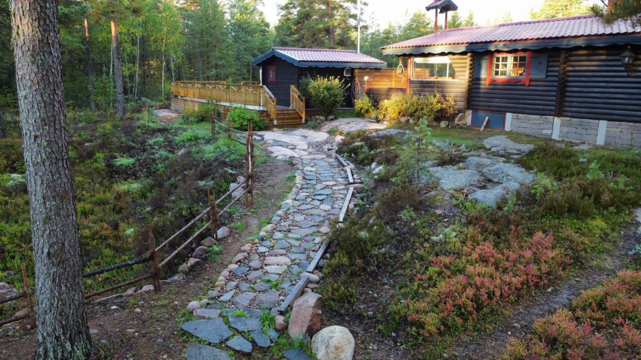 Timber Cottages With Jacuzzi And Sauna Near Lake Vaenern Karlstad Ngoại thất bức ảnh