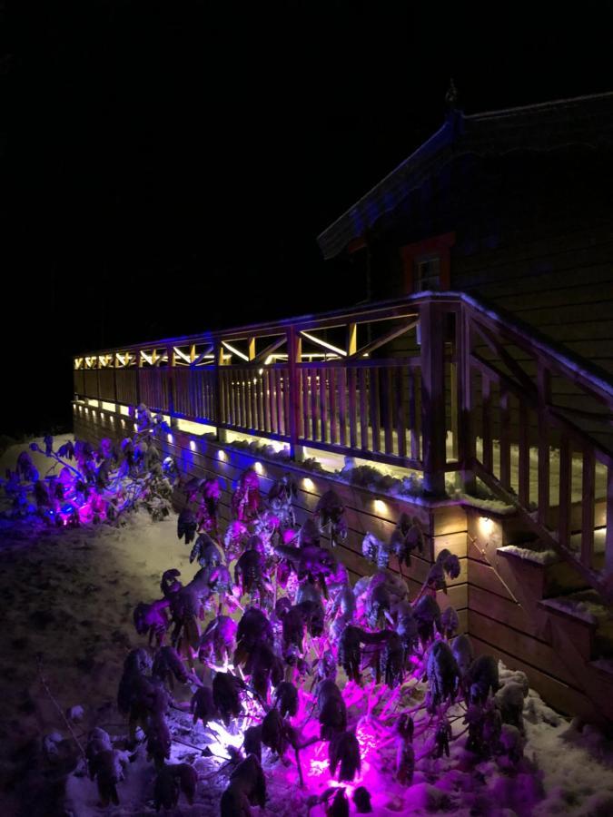 Timber Cottages With Jacuzzi And Sauna Near Lake Vaenern Karlstad Ngoại thất bức ảnh