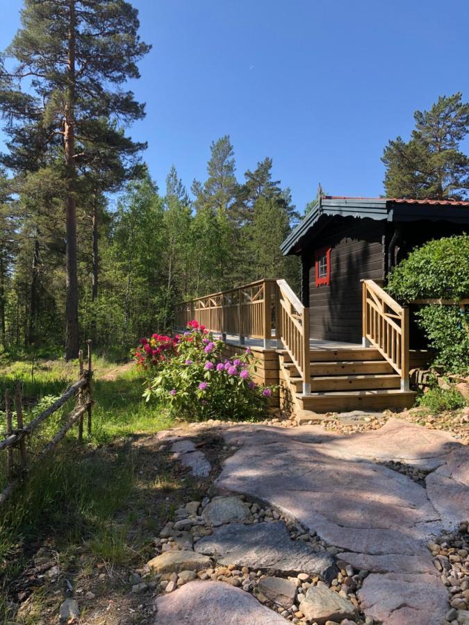 Timber Cottages With Jacuzzi And Sauna Near Lake Vaenern Karlstad Ngoại thất bức ảnh