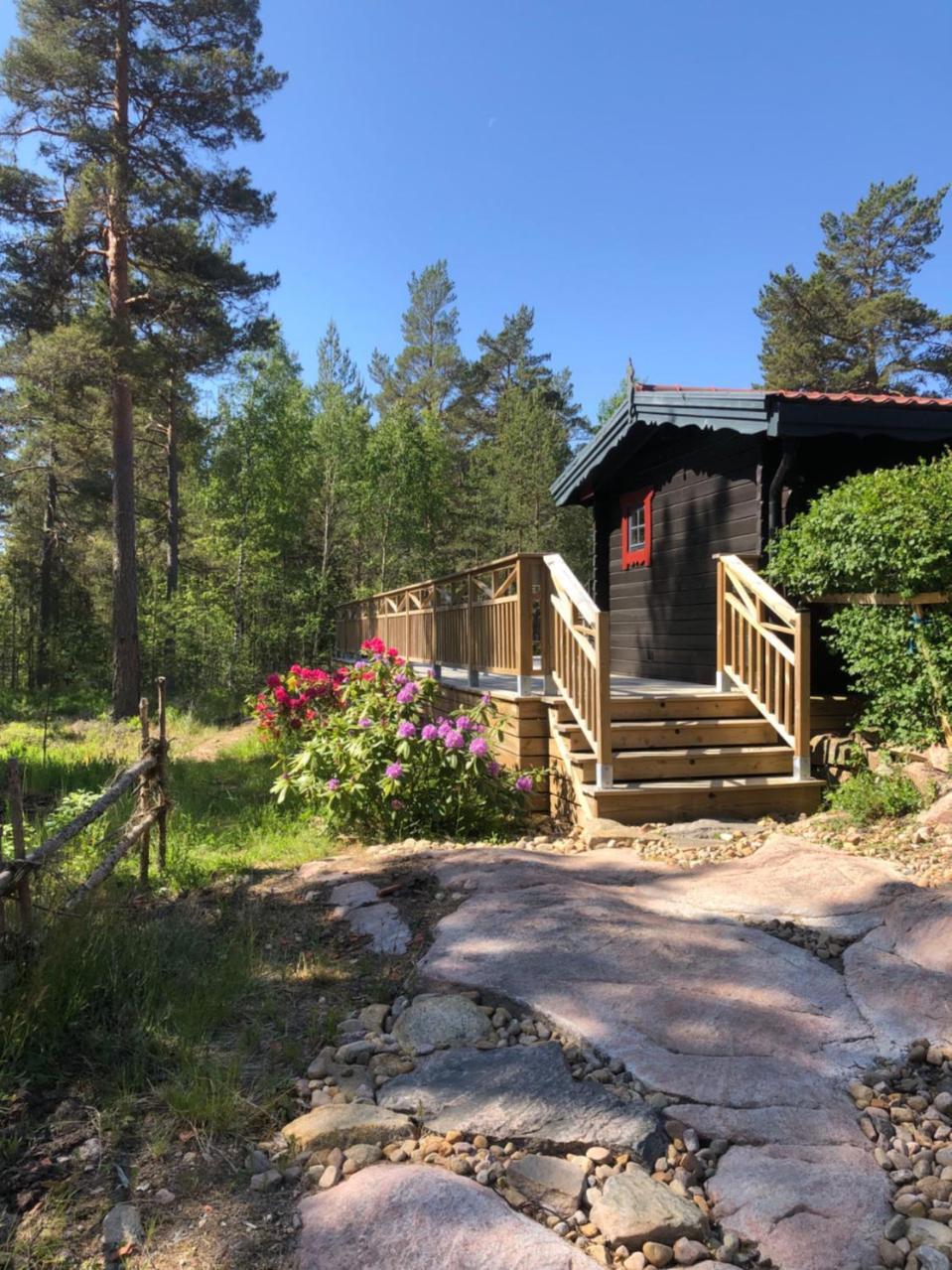 Timber Cottages With Jacuzzi And Sauna Near Lake Vaenern Karlstad Ngoại thất bức ảnh
