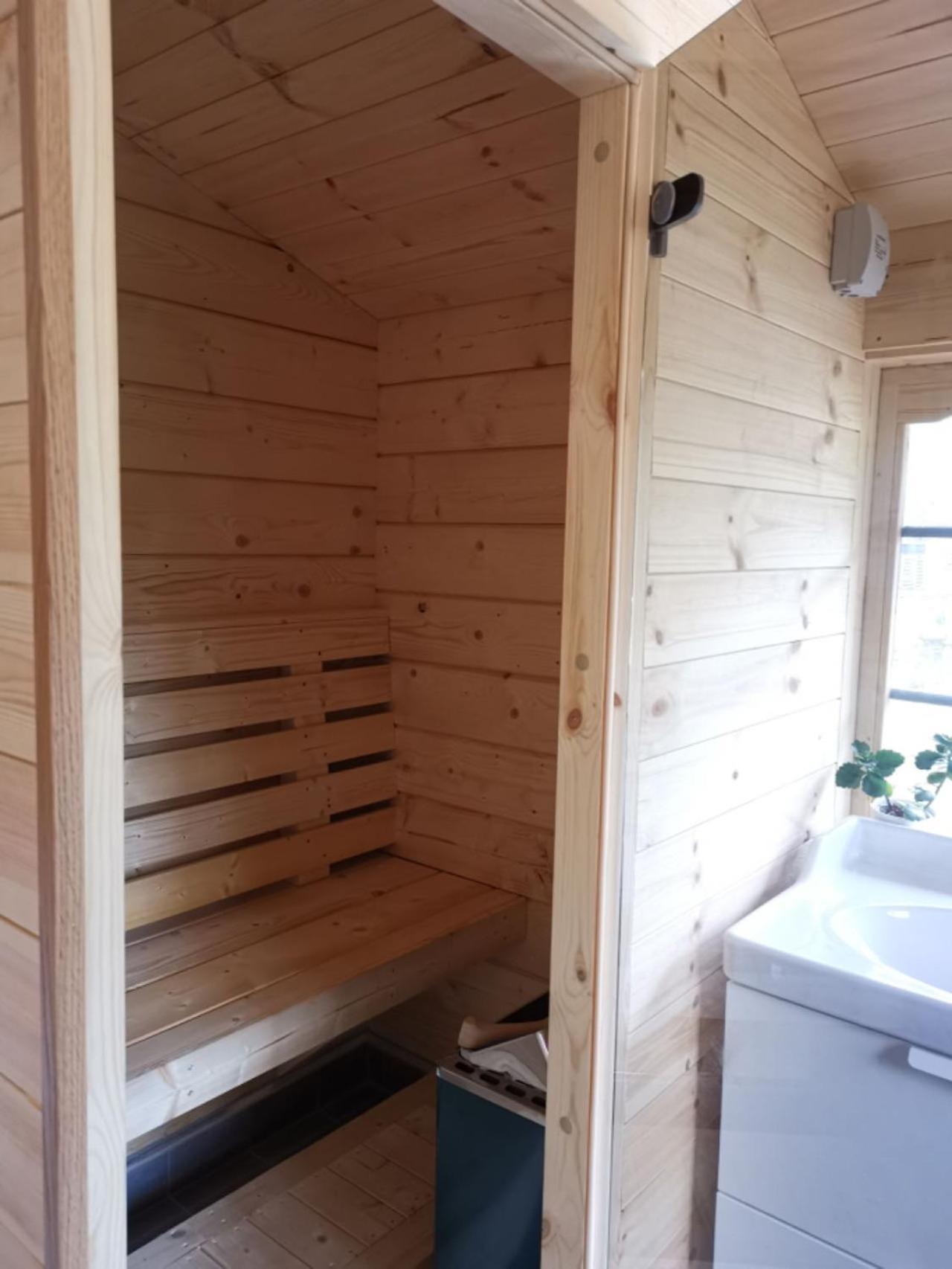 Timber Cottages With Jacuzzi And Sauna Near Lake Vaenern Karlstad Ngoại thất bức ảnh