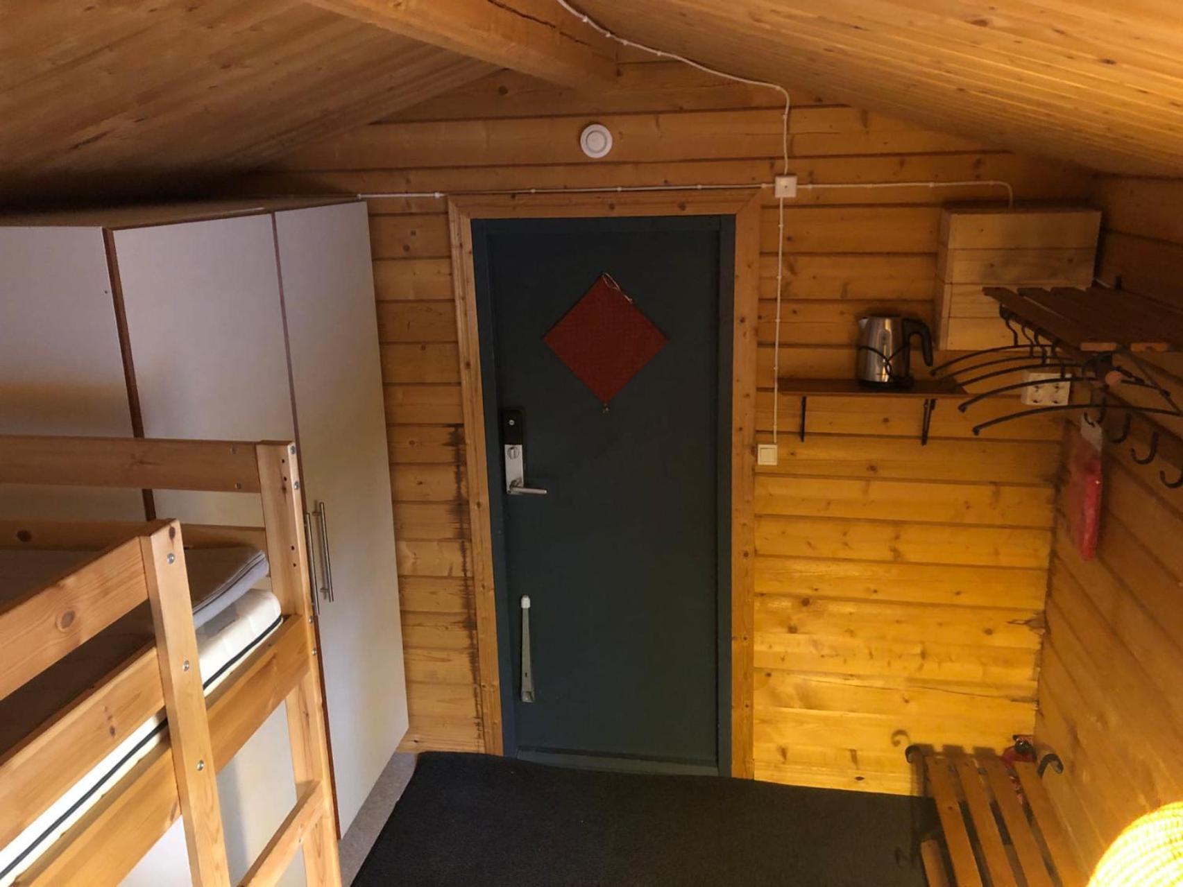 Timber Cottages With Jacuzzi And Sauna Near Lake Vaenern Karlstad Ngoại thất bức ảnh