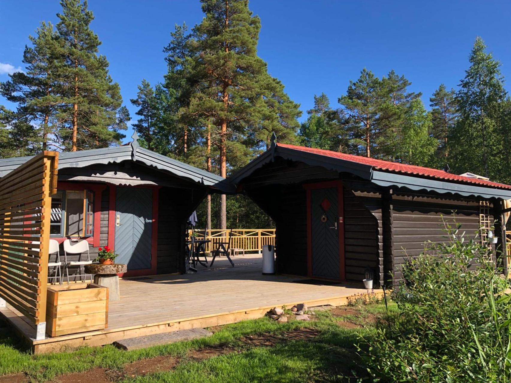 Timber Cottages With Jacuzzi And Sauna Near Lake Vaenern Karlstad Ngoại thất bức ảnh