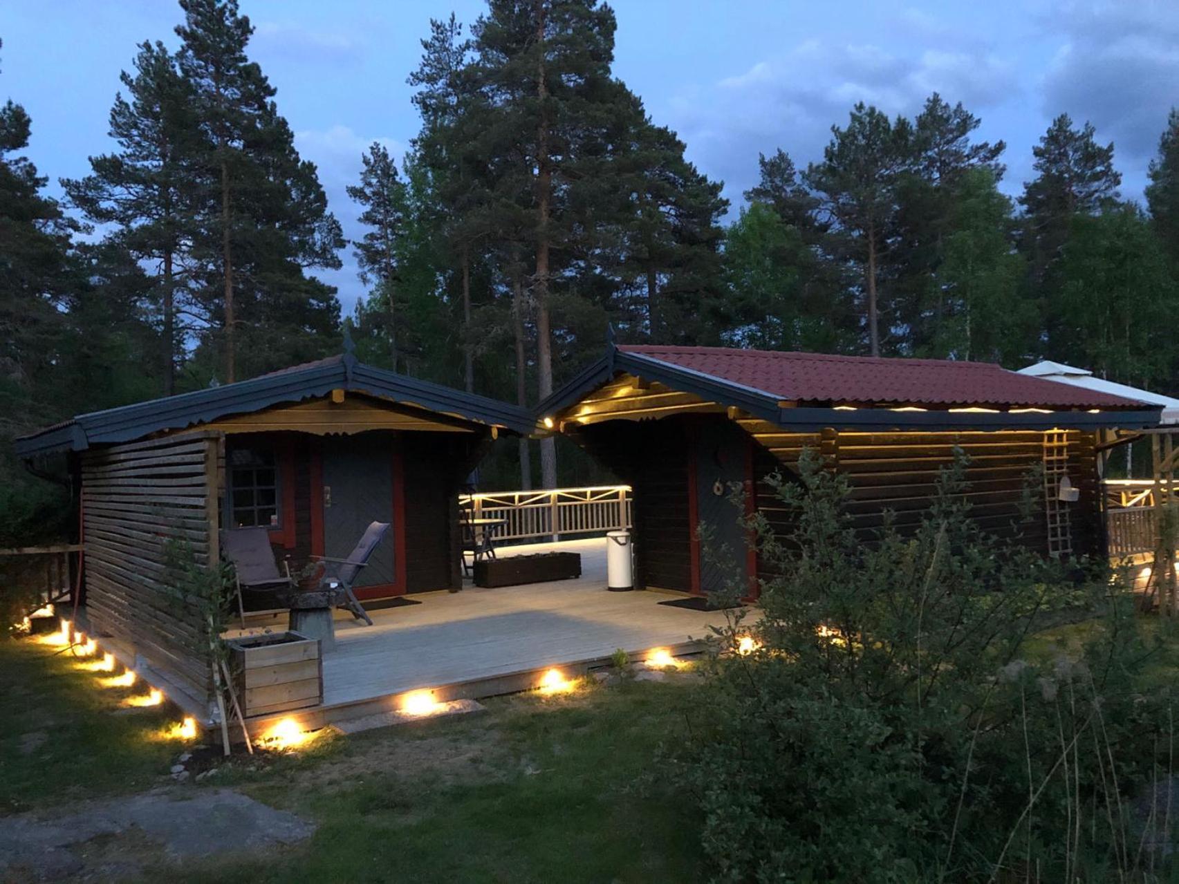 Timber Cottages With Jacuzzi And Sauna Near Lake Vaenern Karlstad Ngoại thất bức ảnh